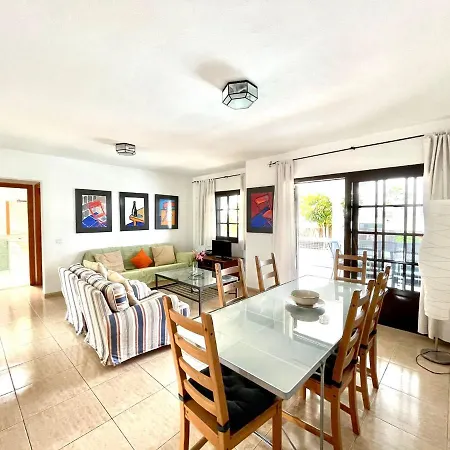 Villa con piscina privada, wifi, Playa Blanca Lanzarote Villa